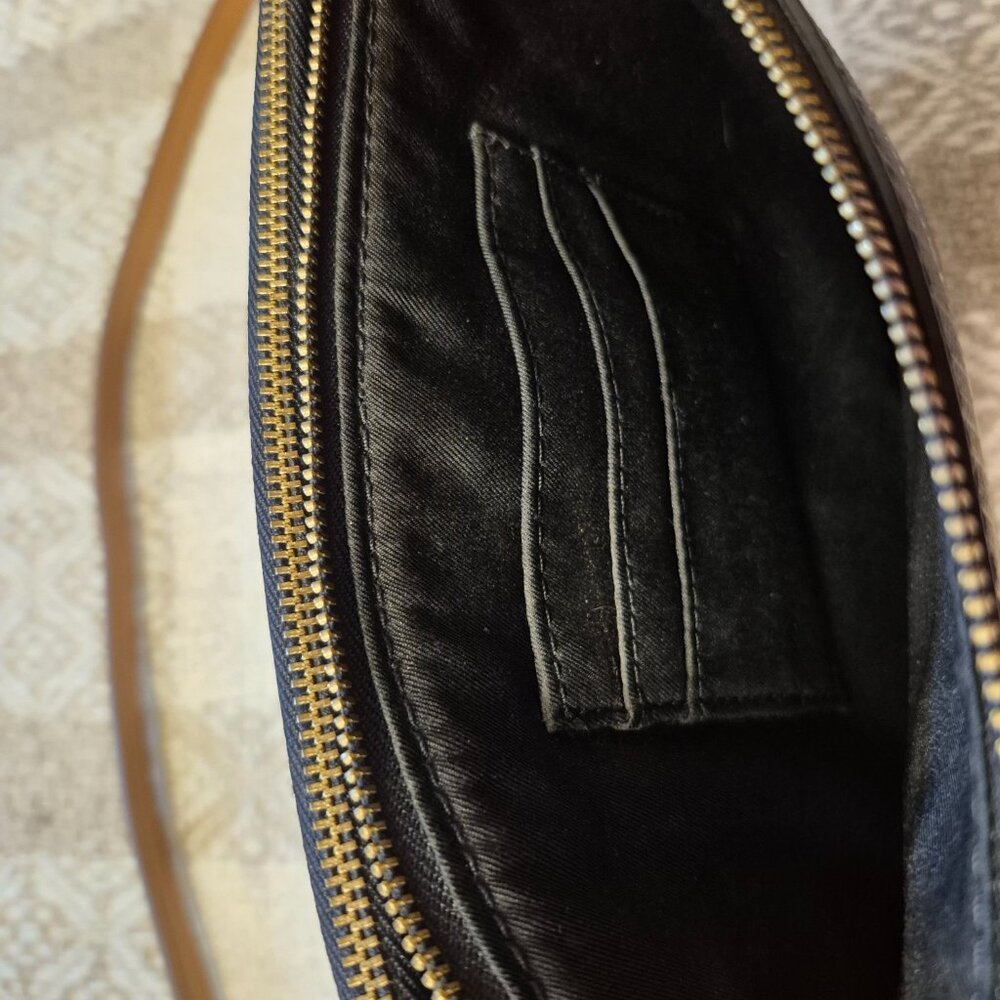 Fossil Fiona Black & Cream Small Hearts Crossbody Bag - Picture 5 of 7